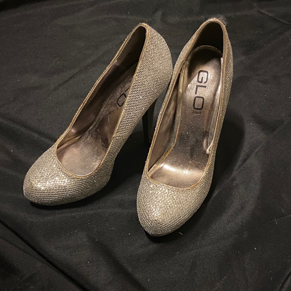 GLO Jeans Shimmering Silver Women's Heels